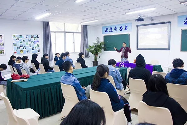 詹姆斯·麦迪逊大学招生官来访我校